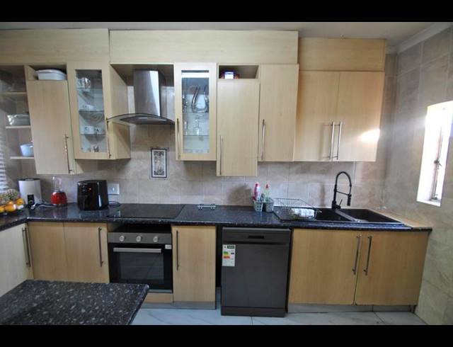 3 BEDROOM HOUSE FOR SALE IN DAWN PARK